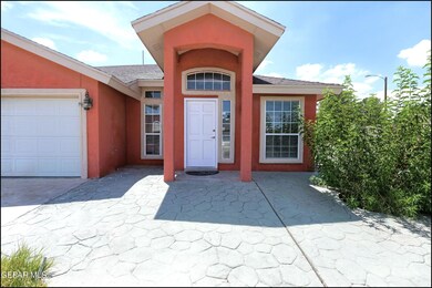 13924 Roslyn Dr, Horizon City, TX 79928 - photo 2