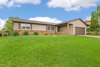 4114 Wedgewood Dr NE, Cedar Rapids, IA 52402 - photo 2