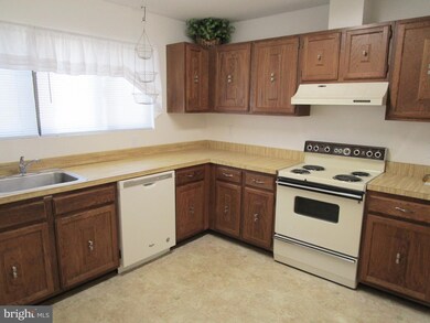 1755 Powder Horn Terrace, Woodbridge, VA 22191 - photo 4