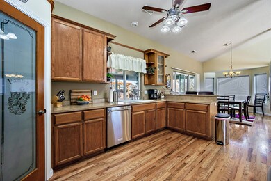 890 Ridgeview Dr, Eagle Point, OR 97524 - photo 4