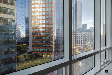 Star Tower LIC unit 14G, Long Island City, NY 11101 - photo 6