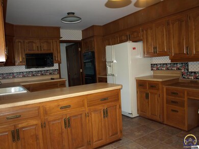 3101 SW Burlingame Rd, Topeka, KS 66611 - photo 4