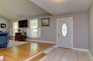 1528 Chippewa Dr, Naperville, IL 60563 - photo 5