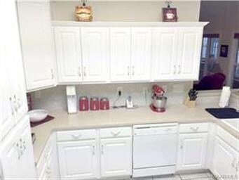 Kitchen (view 3)
