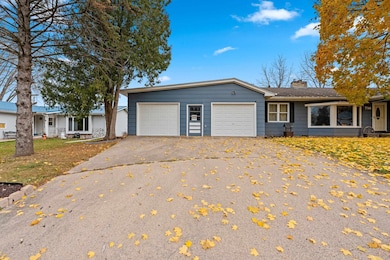 716 Meadow Ln, Manawa, WI 54949 - photo 2