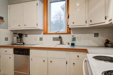 229 Fallis Rd. ~ Eat-in Kitchen
