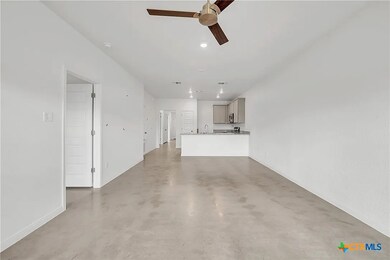 908 Smoke Tree Ln unit B, Killeen, TX 76543 - photo 4