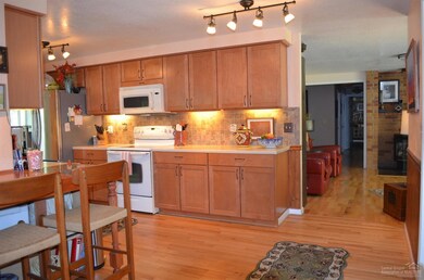 20857 King David Ave, Bend, OR 97702 - photo 2