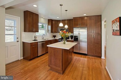 6364 Waterway Dr, Falls Church, VA 22044 - photo 7