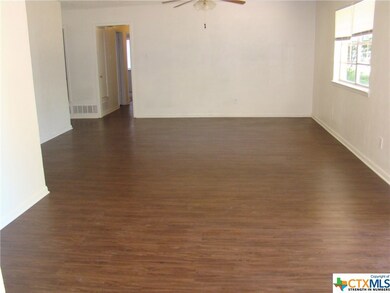 912 Randa St, Copperas Cove, TX 76522 - photo 2