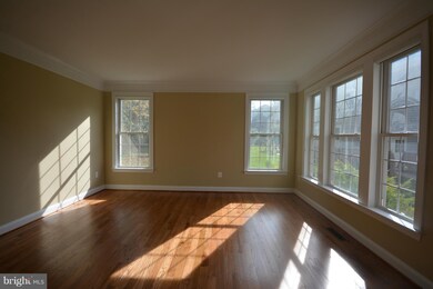 5501 Crofton Green Dr, Fairfax, VA 22030 - photo 4