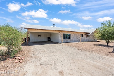 Spacious Front Yard