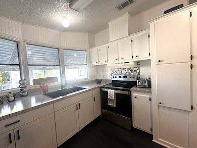 637 N Edgewater Dr, Plant City, FL 33565 - photo 3