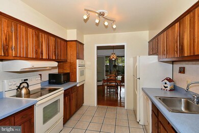 4311 Planters Ct, Annandale, VA 22003 - photo 7