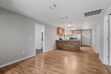 404 W 1st Ave, Crestview, FL 32536 - photo 4