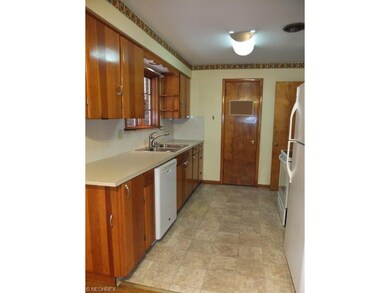 Fully applianced kitchen with tile backsplash and 