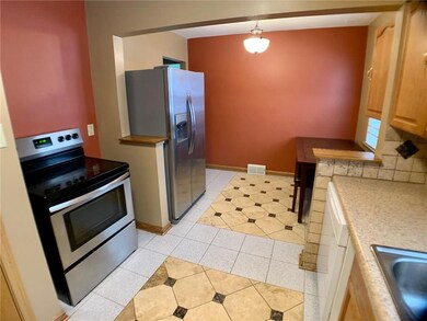 4022 40th St, Des Moines, IA 50310 - photo 6