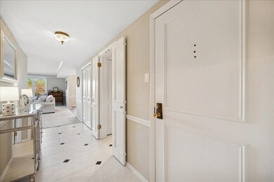 Winnetka Mews unit 402, Winnetka, IL 60093 - photo 2