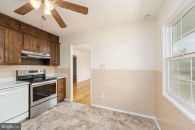 202 Conewood Ave, Reisterstown, MD 21136 - photo 2