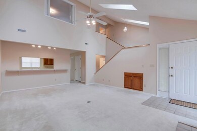 03_ChotaViewCircle_204_Living02
