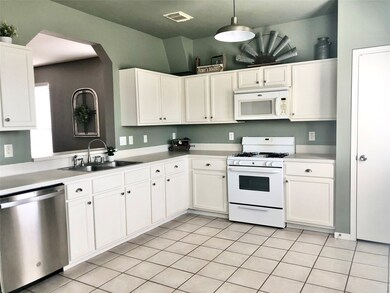 3112 Centennial Village Dr, Pearland, TX 77584 - photo 6