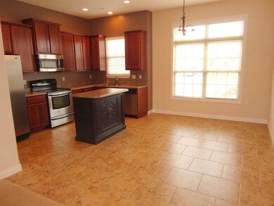 eat-in kitchen 2.JPG