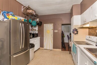 Cozy kitchen ready for your choice in updates and 