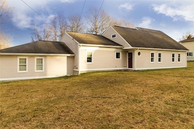 52 Wapping Dr, Bristol, RI 02809 - photo 2