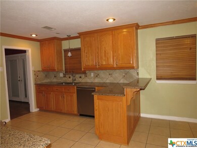 924 Holly St, Copperas Cove, TX 76522 - photo 7