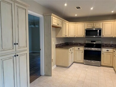 687 Goodacre St, Pineville, LA 71360 - photo 5