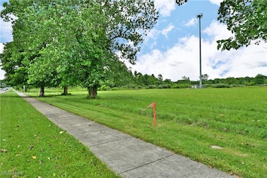 4260 N River Rd NE, Warren, OH 44484 - photo 2