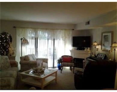 604 Windsor Dr unit Dr, Framingham, MA 01701 - photo 3