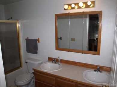 1404 SW 28th St, Redmond, OR 97756 - photo 6