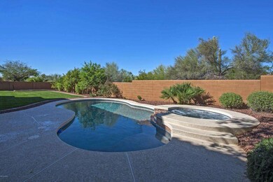 016_Beautiful Pool & Jacuzzi