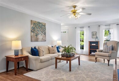 Crown moulding, light & bright!