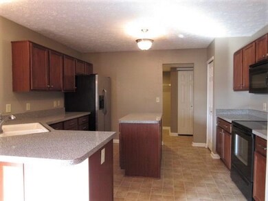 3070 Limber Pine Dr, Whiteland, IN 46184 - photo 4