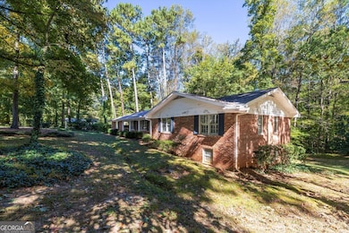 2350 Oxbow Cir, Stone Mountain, GA 30087 - photo 4