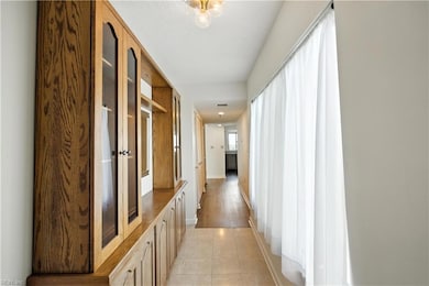 Entrance hall with built-ins