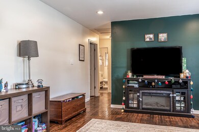 302 S 6th St, Emmaus, PA 18049 - photo 6