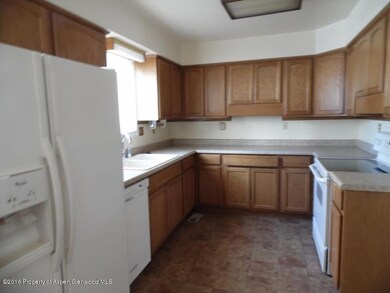 842 green kitchen (800x600)