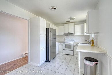Eat-In-Kitchen