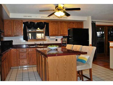 Kitchen. Large Center Island Kitchen with Ceramic 