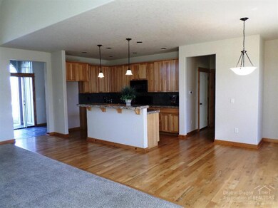 3009 NW 17th St, Redmond, OR 97756 - photo 6