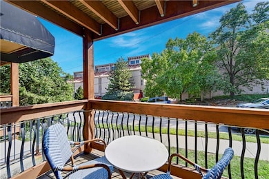 1114 W 46th St unit 2, Kansas City, MO 64112 - photo 4