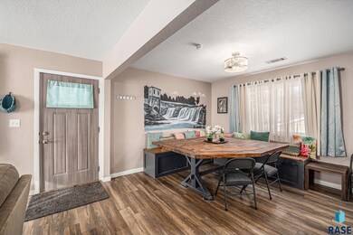 202 S Elmwood Ave, Sioux Falls, SD 57104 - photo 4