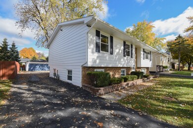 2918 Carriage Ln, Waukegan, IL 60085 - photo 2
