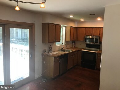 919 Newington Ct, Capitol Heights, MD 20743 - photo 2