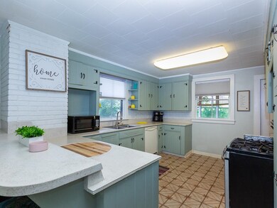 53 Mount Vernon St, Somersworth, NH 03878 - photo 2