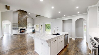 10068 Ratliff Dr, Claremore, OK 74017 - photo 6