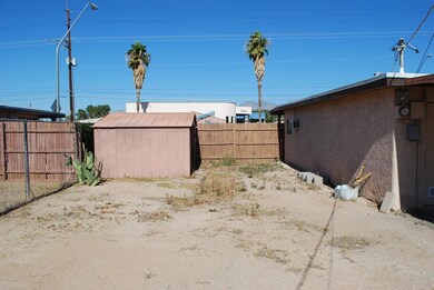 5402 - SIDE YARD